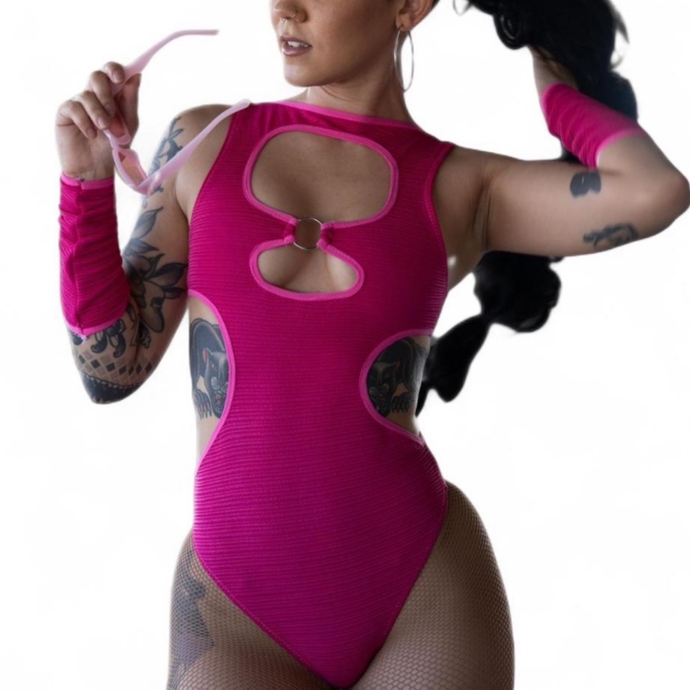 ❌❌ SOLD ❌❌Fuchsia Cutout Bodysuit